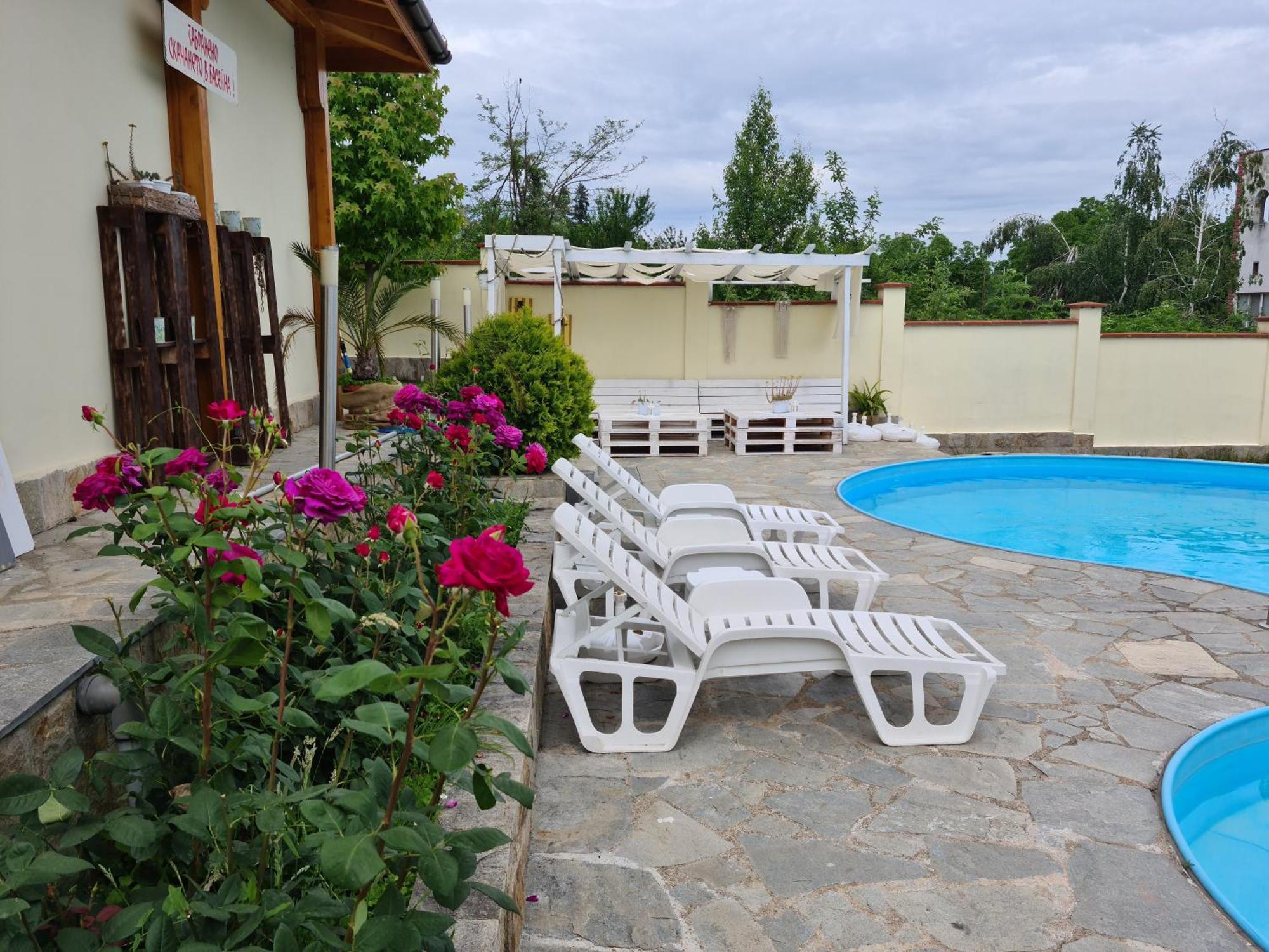 Family Hotel Komhotel Berkovitsa Exterior foto