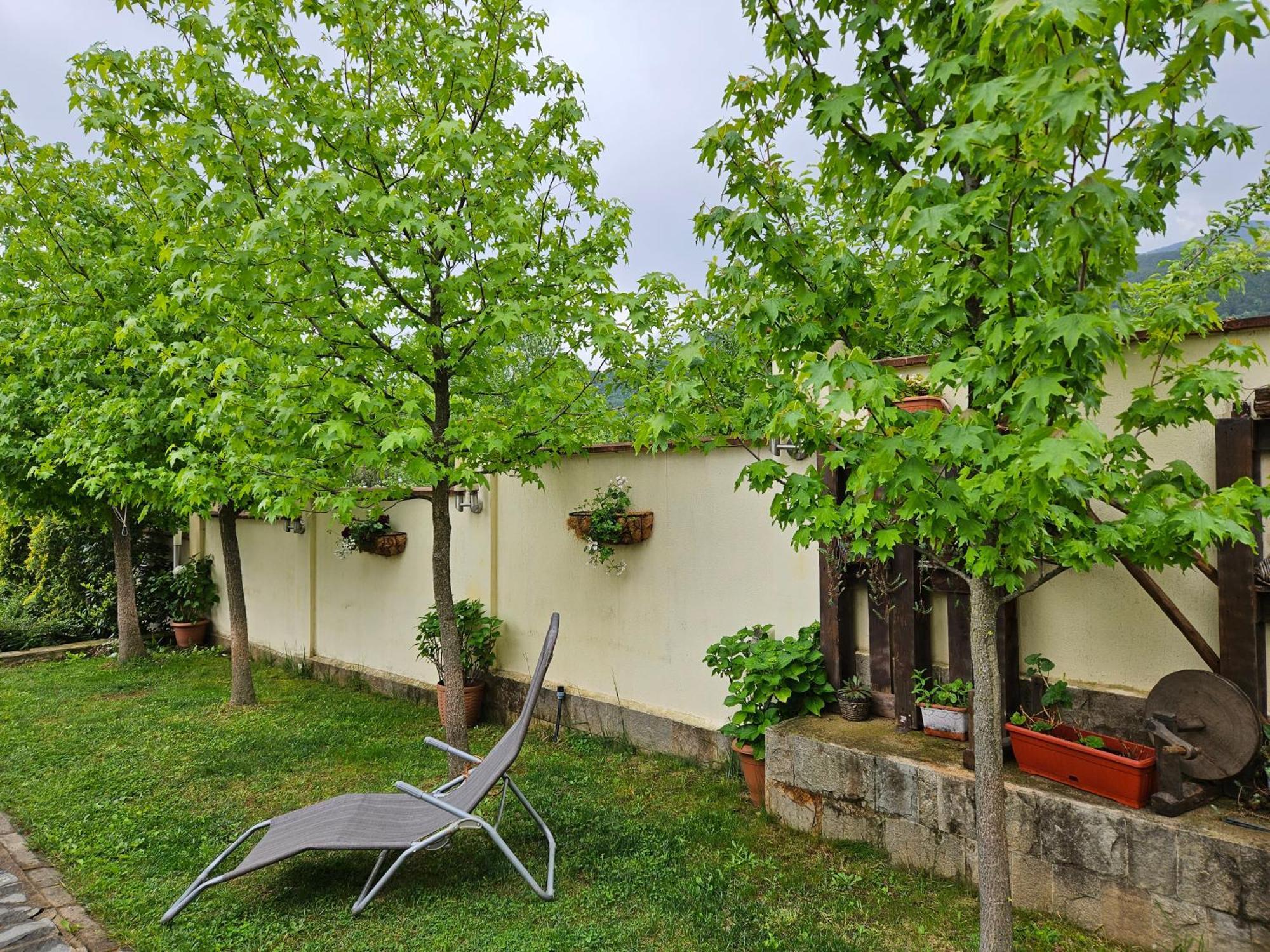 Family Hotel Komhotel Berkovitsa Exterior foto